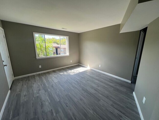 Building Photo - 7702 7th Ave S