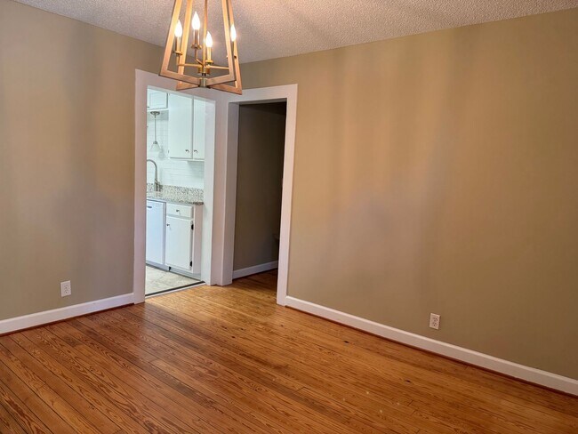 Building Photo - 3 Bed, 1 Bath Newly Renovated Home in Asheboro!