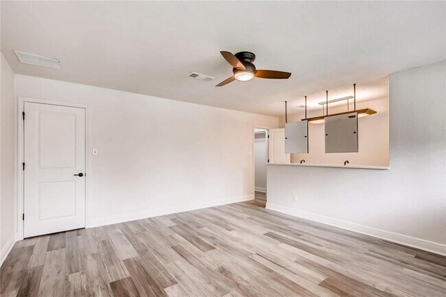 Building Photo - 11401 Oak Knoll Dr