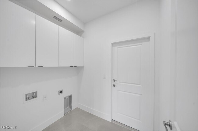 Building Photo - 3302 35th St W