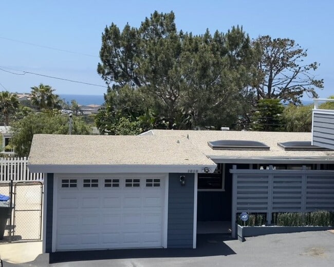 Building Photo - Beach Style Living in Encinitas, CA!