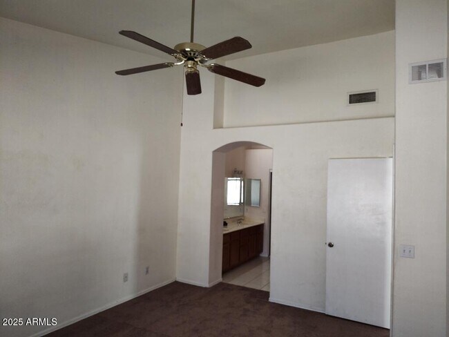 Building Photo - 11203 W Lawrence Ln