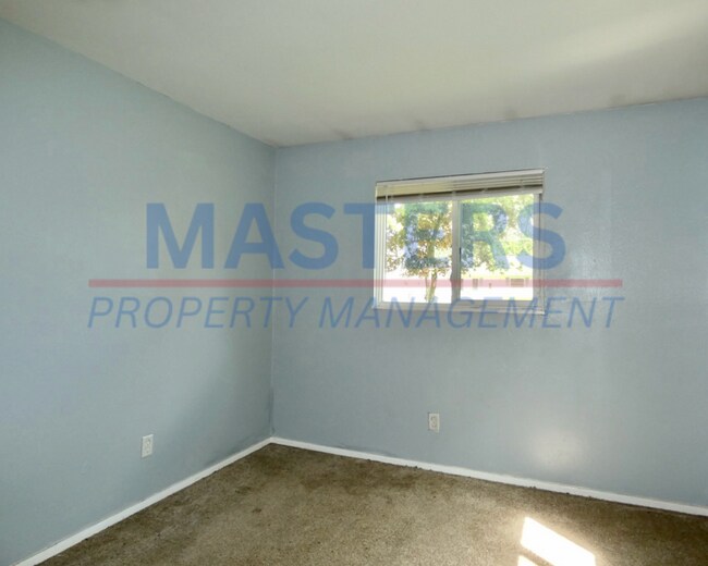 Building Photo - Spacious 4-Bedroom Home with 2 Full Baths & Detached Garage