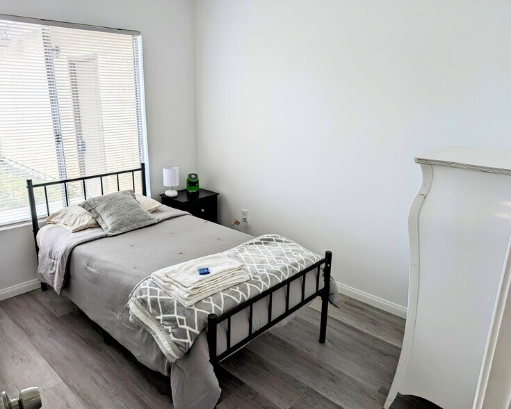 Building Photo - 3019 Brentwood Ave