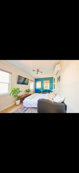 Building Photo - 232 Bath St