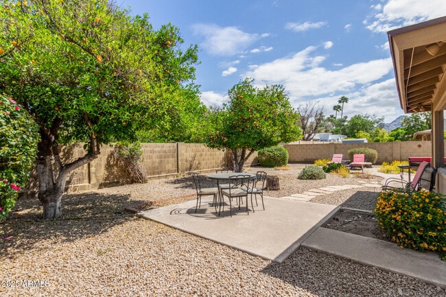 Building Photo - 1012 E Wagon Wheel Dr