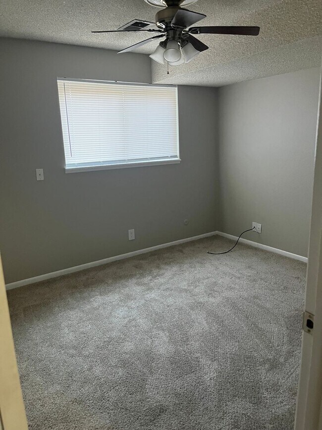 Building Photo - Beautiful 4bd 3bth Home Move In Ready!