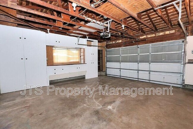 Building Photo - 10624 Chardonay Dr
