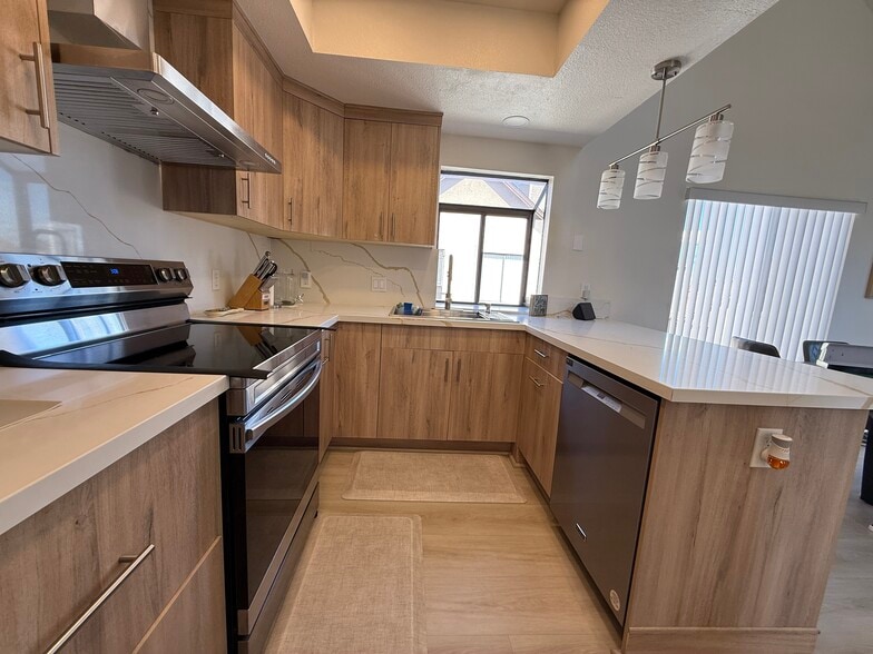 Building Photo - 4639 Executive Dr