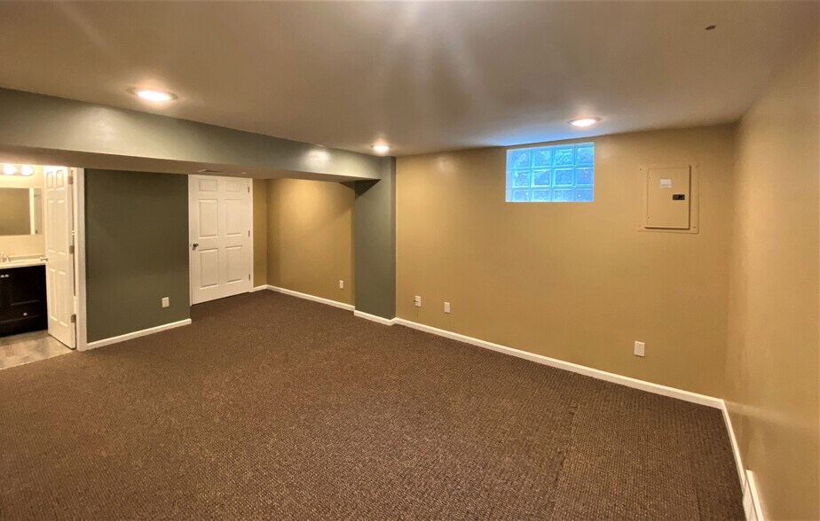 Building Photo - 754 Cottonwood Dr