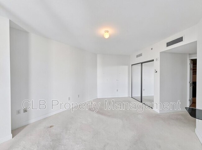 Building Photo - 231 Riverside Dr