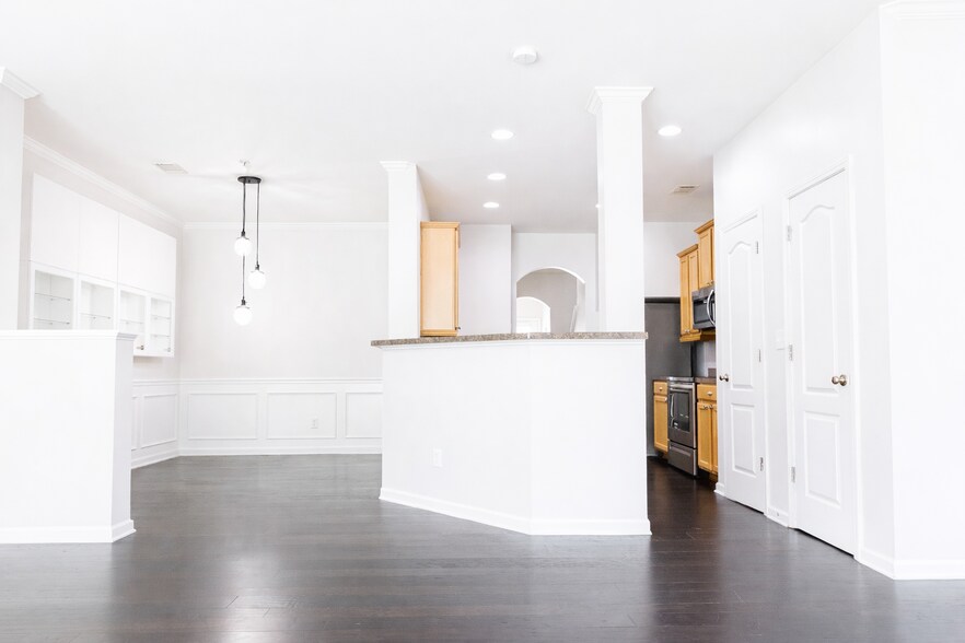 Building Photo - 544 Ridge View Xing