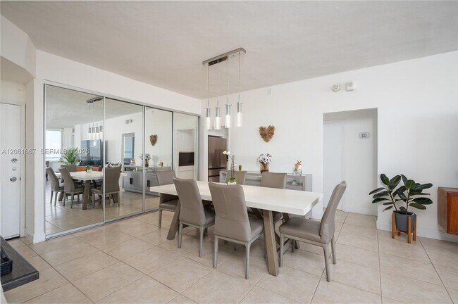 Building Photo - 5005 Collins Ave
