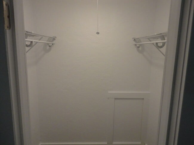 Building Photo - 1 Bedroom/1 Bathroom in Tumblin Creek