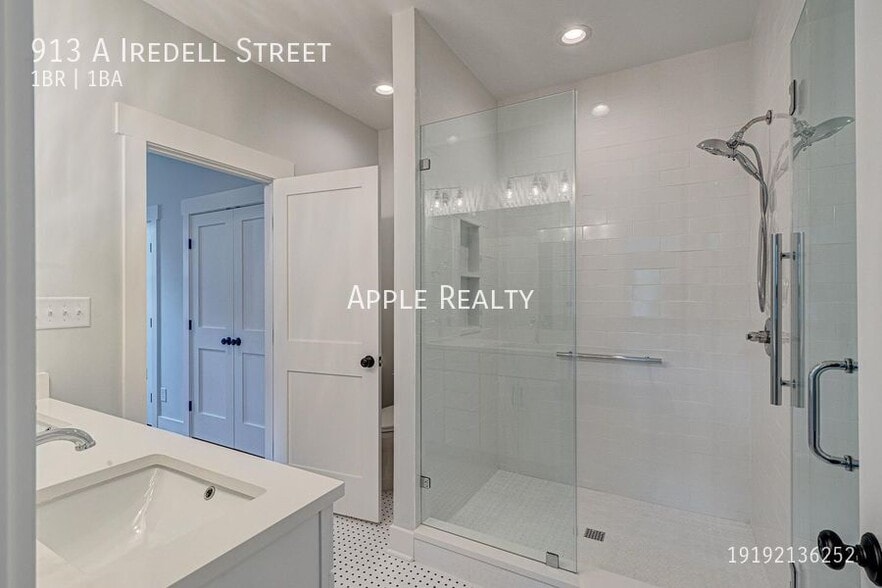 Building Photo - 913 Iredell St