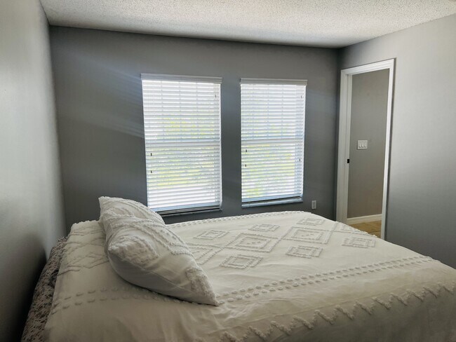 Building Photo - 2060 Cypress Bay Blvd