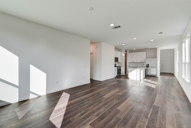 Building Photo - 25821 Hedgerow Dr