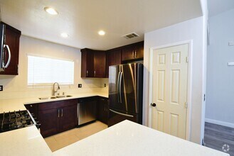 Building Photo - Live In The Heart Of Summerlin 2 Bed 2 Bat...