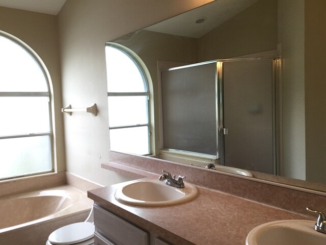 Building Photo - 11040 Fairhaven Way