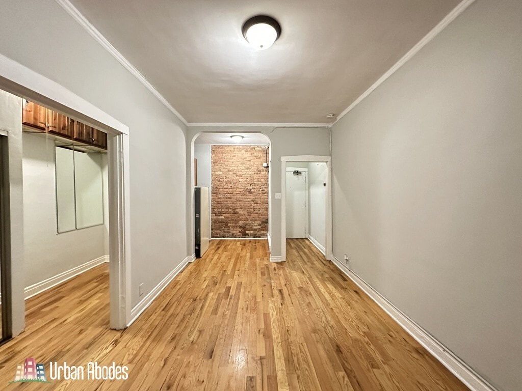 Building Photo - 515 W Melrose St