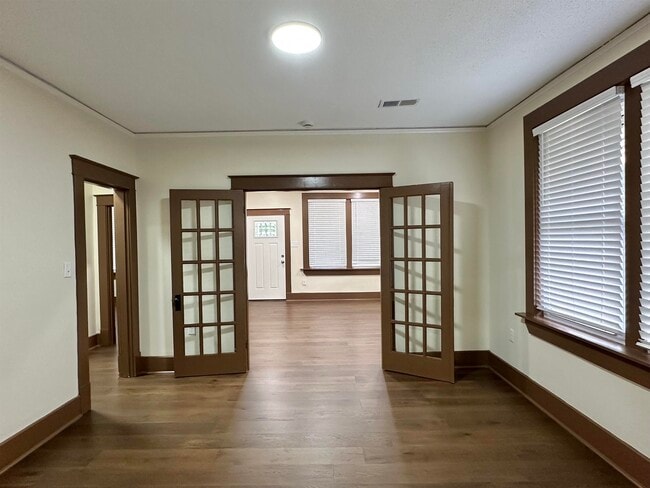 Building Photo - 492 Lundee St