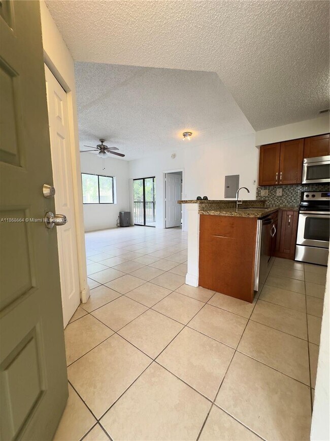 Building Photo - 2550 SW 18th Terrace