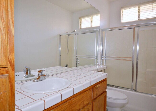 Building Photo - 5/3 Stunner in Cathedral City