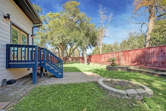 Building Photo - 12903 Figaro Dr