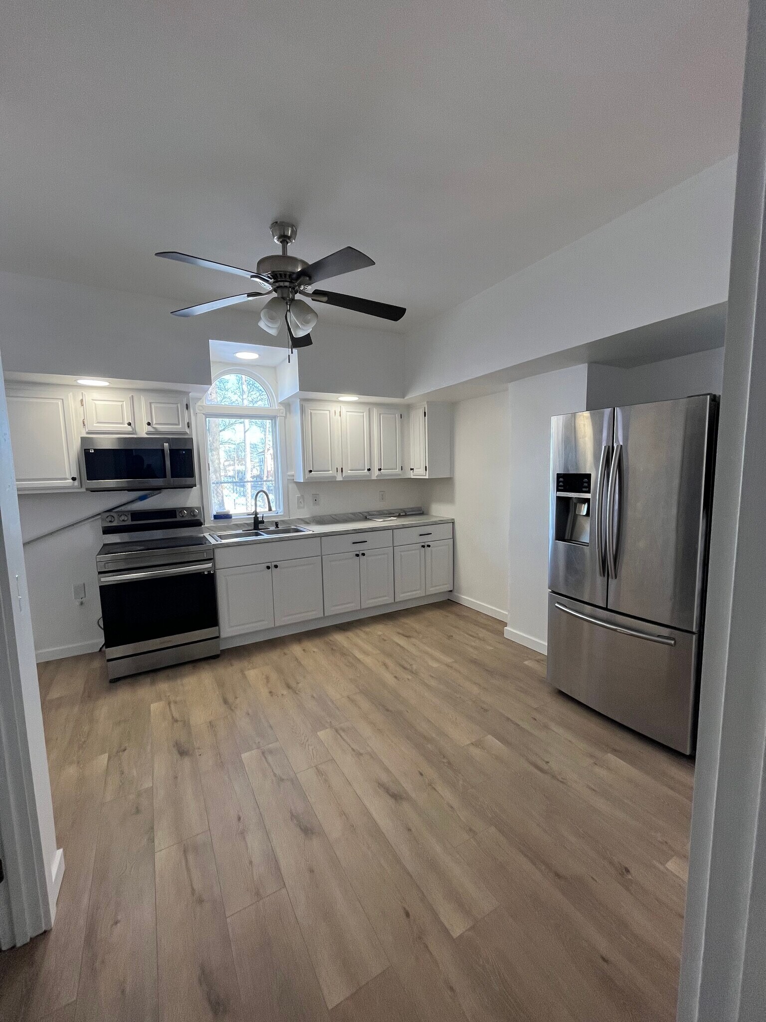 Building Photo - 211 Oxford St