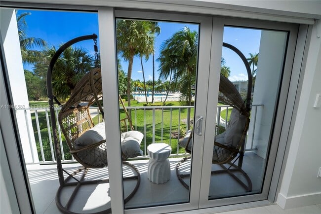 Building Photo - 881 Ocean Dr