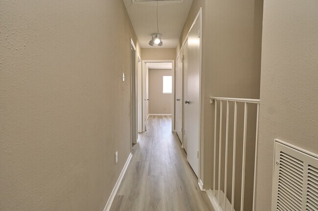 Building Photo - 14662 Perthshire Rd