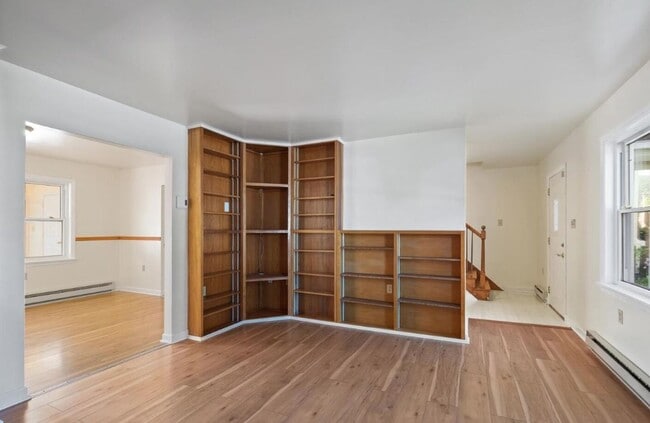 Building Photo - Charming Single Family for Lease