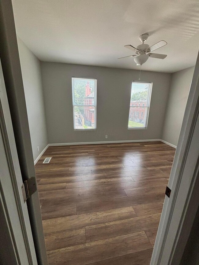 Building Photo - 429 Oakwood Ave