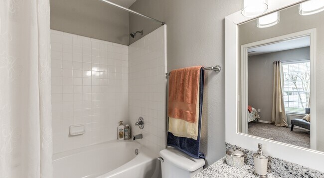 Building Photo - 938 Kingwood Drive Unit 624