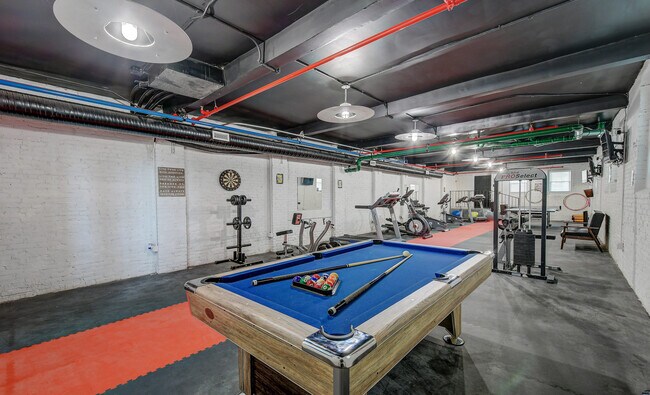 Building Photo - 231 E North Ave