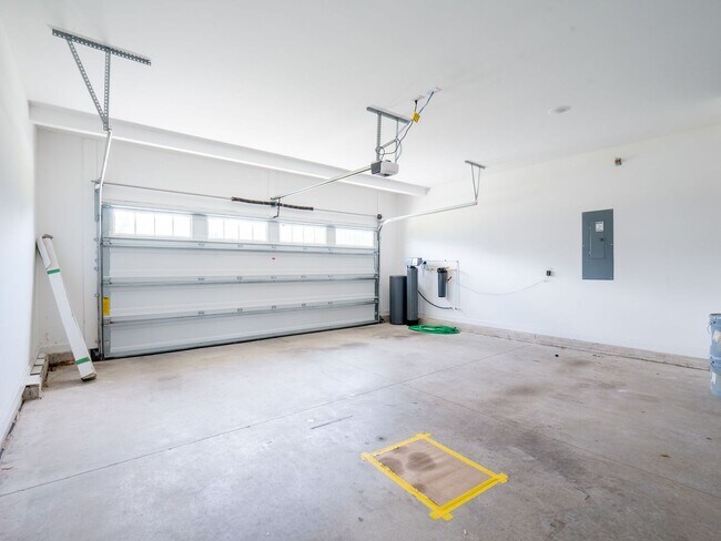 Building Photo - 909 Needlerush Rd