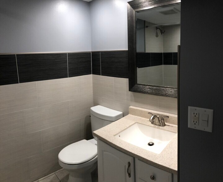 Building Photo - 5S070 Pebblewood Ln