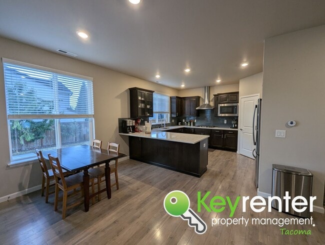 Building Photo - Spacious Northeast Tacoma 3 Bedroom Home for Rent Near Browns Point