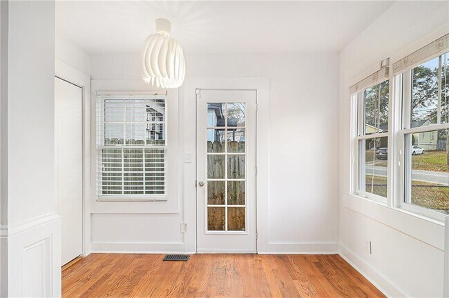 Building Photo - 1719 Flat Shoals Rd SE