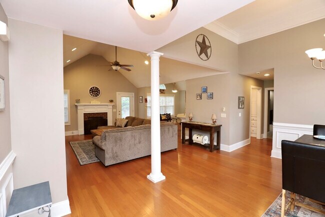 Building Photo - 1280 Winyah St