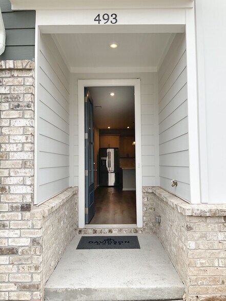 Building Photo - 493 Crown Dr