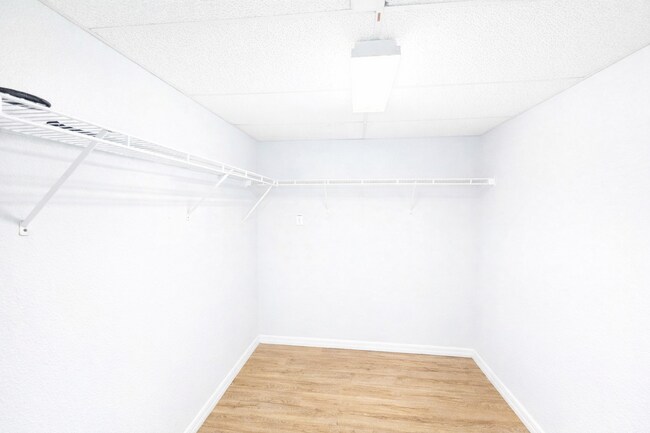 Building Photo - Annual 2/2 Condo with Flex Room in River Preserve Featuring Community Pool