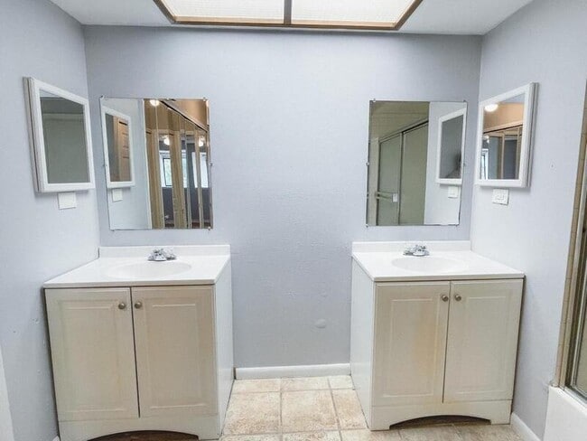 Building Photo - 5143 Puritan Cir