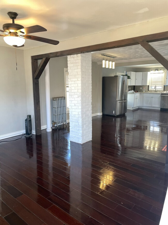 Building Photo - Fuller Properties