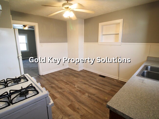 Building Photo - MEADOWBROOK AREA 2 BR 1 BA House with Central Air and Bonus Room