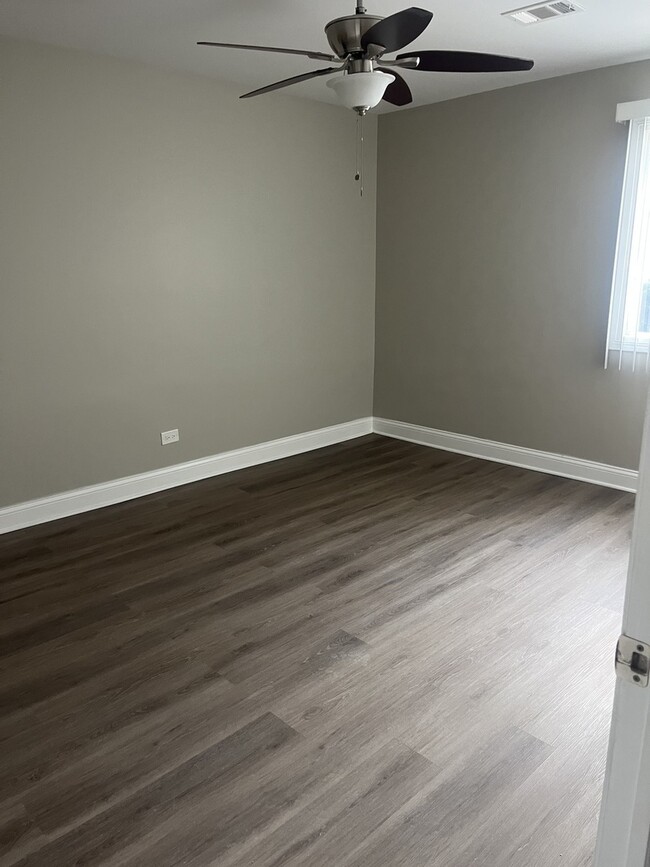 Building Photo - 10640 Brooks Ln