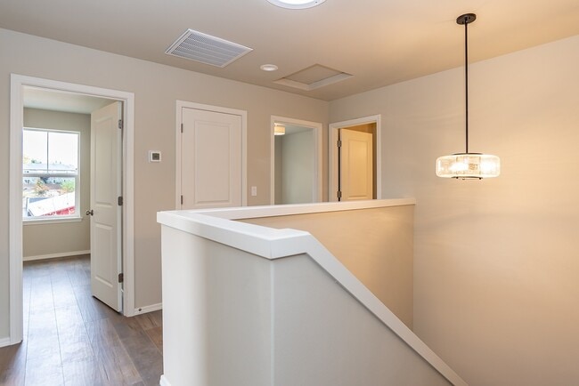 Building Photo - Midtown 3 Bedroom Rental