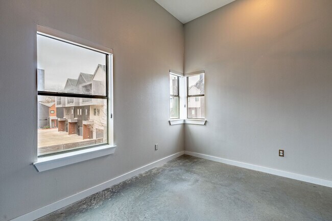 Building Photo - Where South Congress Feels Like Home: Apply today & Receive $500 off your first FULL month’s rent!