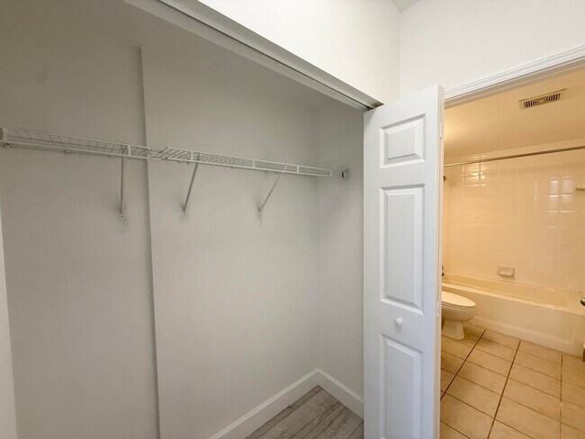 Building Photo - 630 S Sapodilla Ave