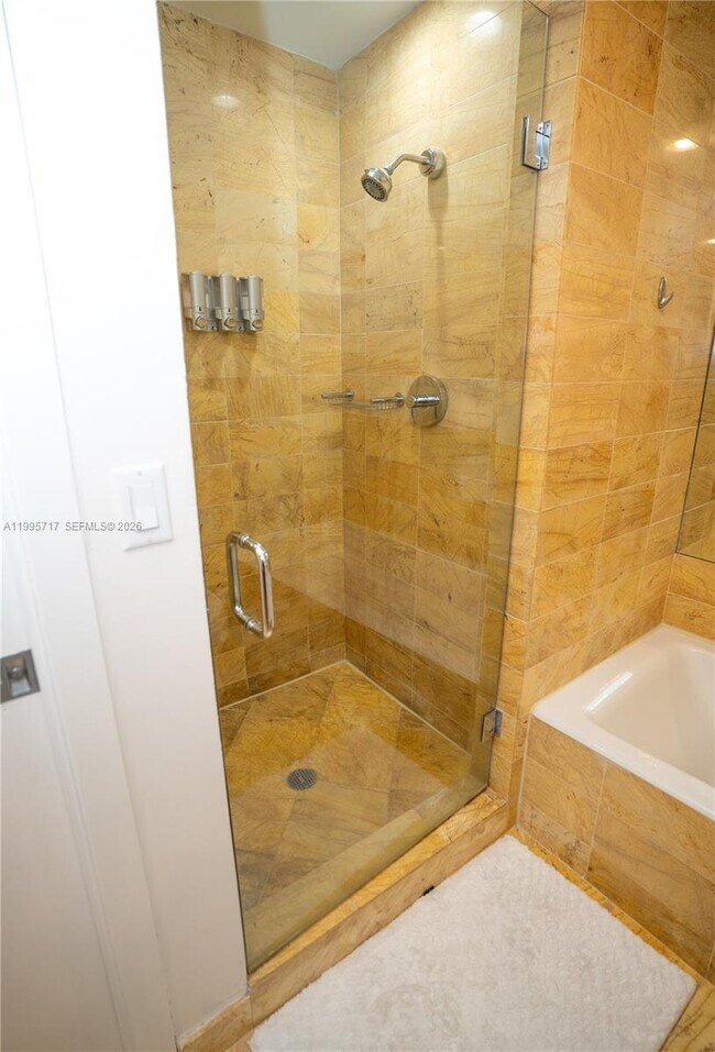 Building Photo - 1395 Brickell Ave